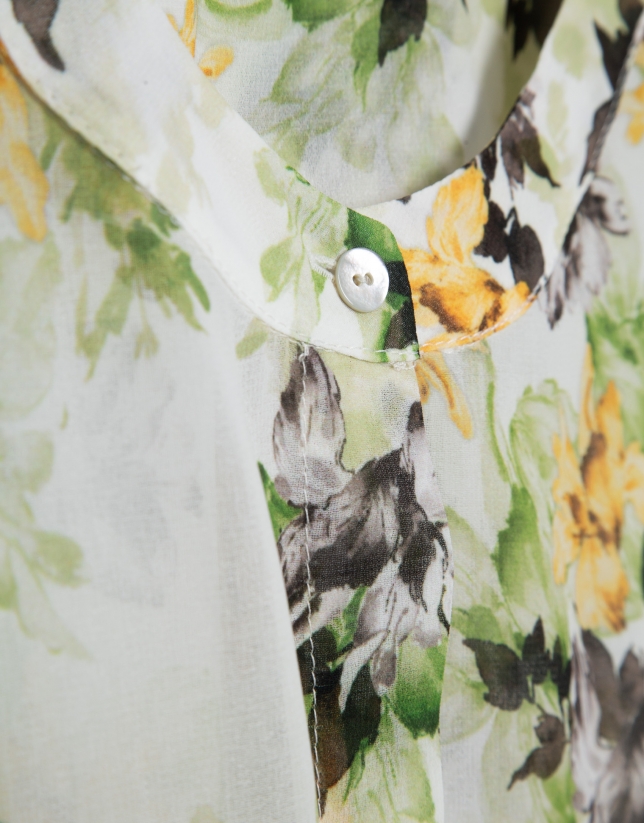 Blusa de manga corta en crepe georgette estampado floral