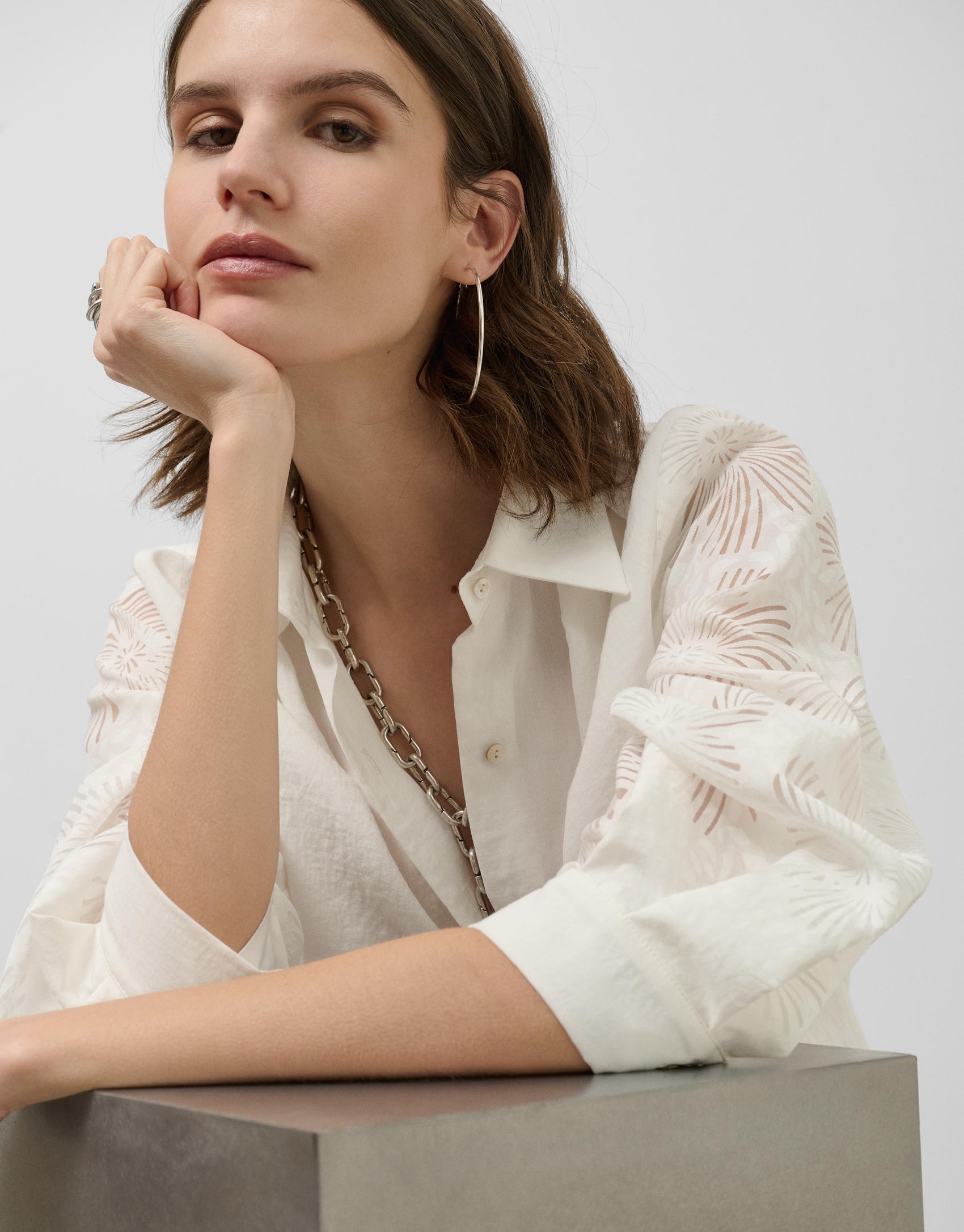 Blusa oversize con diseño floral en devoré crudo
