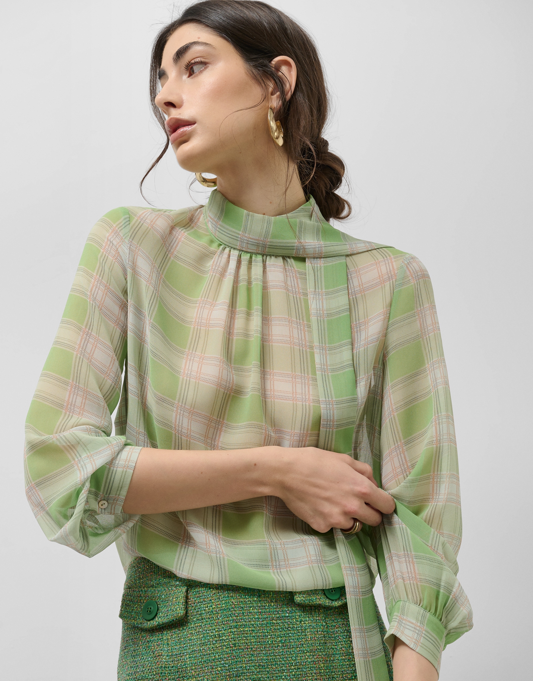 Blusa cuello fruncido cuadros tonos verde