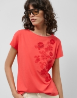 Red cotton T-shirt with embroidered flowers