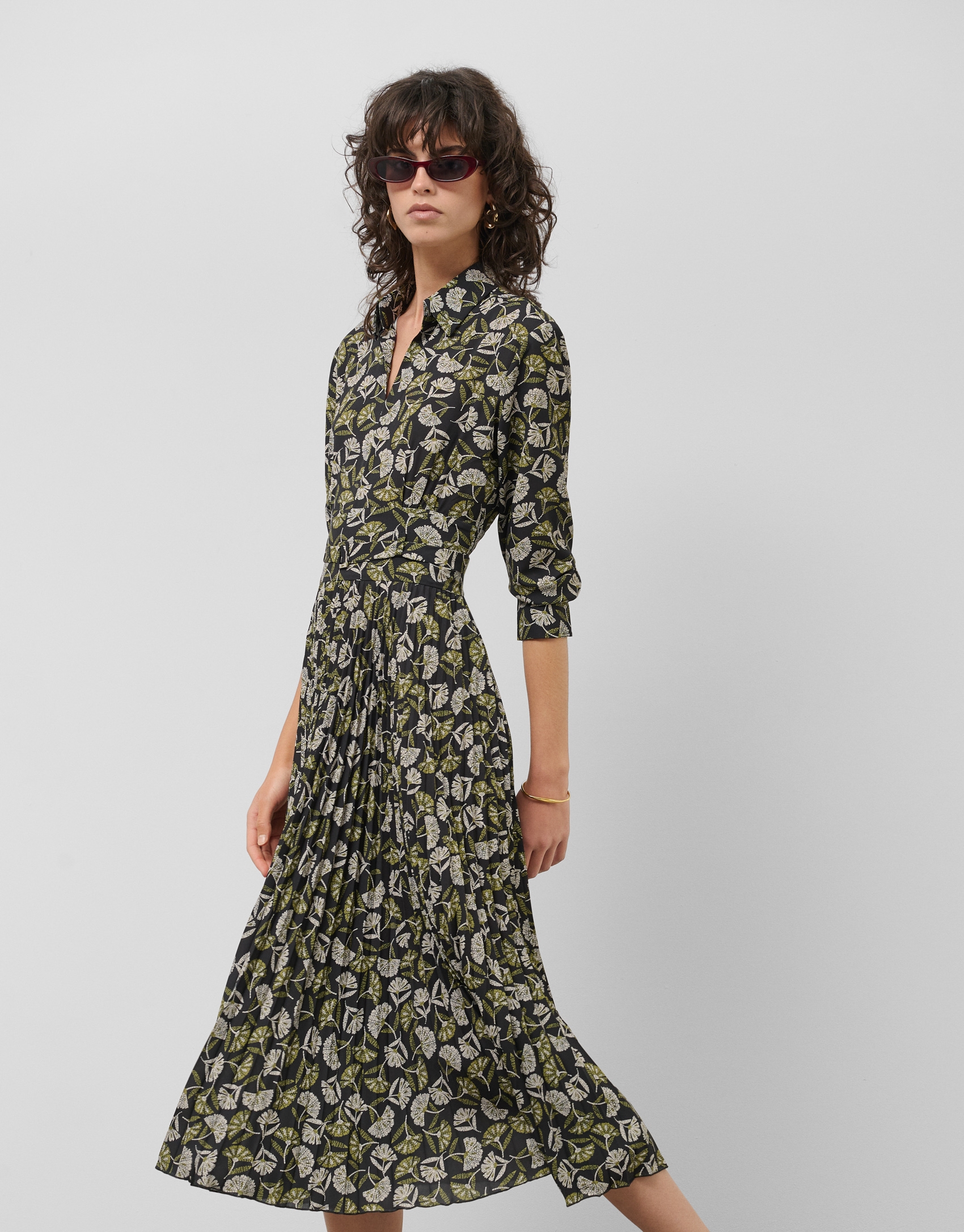 Black midi pleated dress with green leaf print