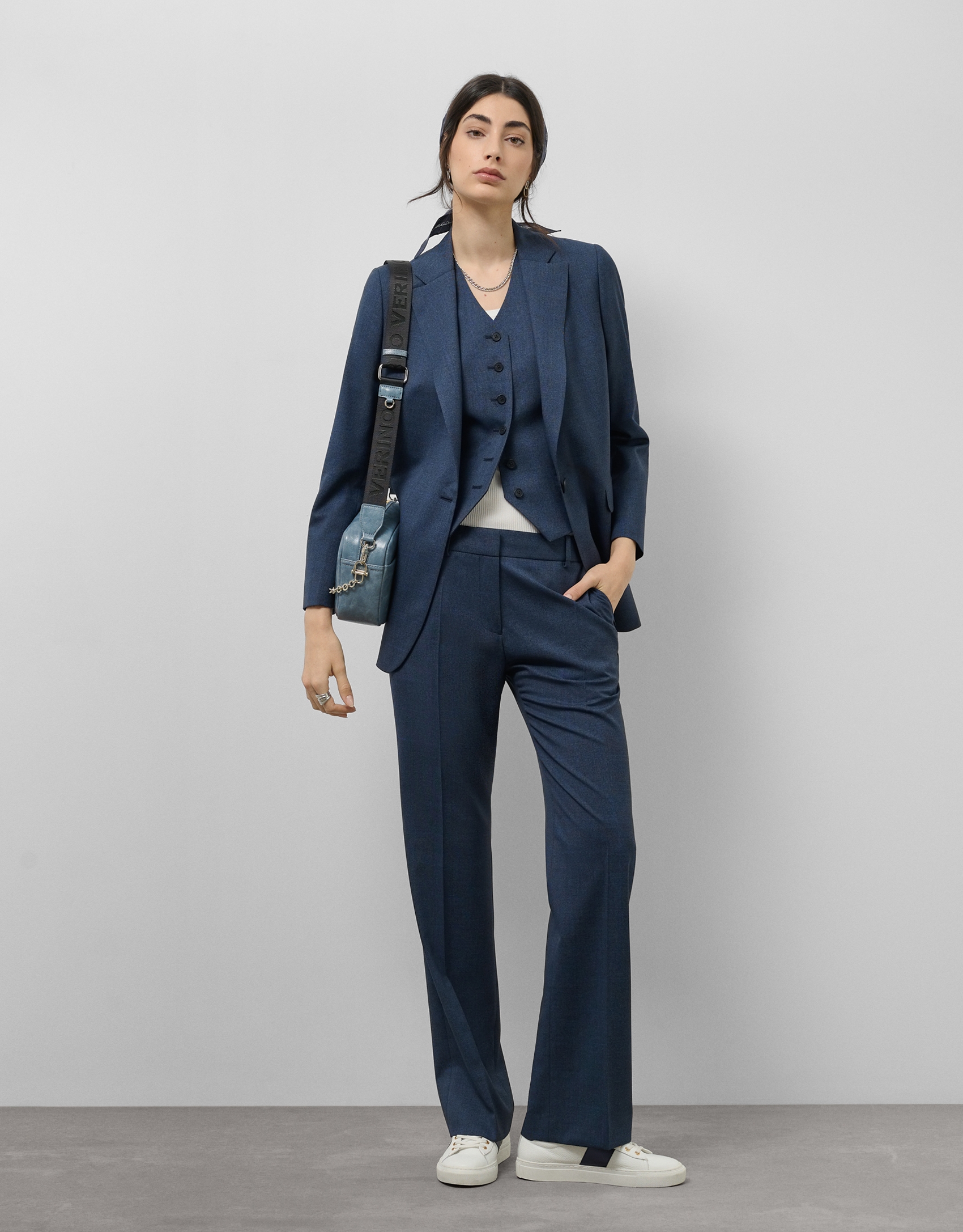Blazer un botón lana fresca cuadro gales azul marino