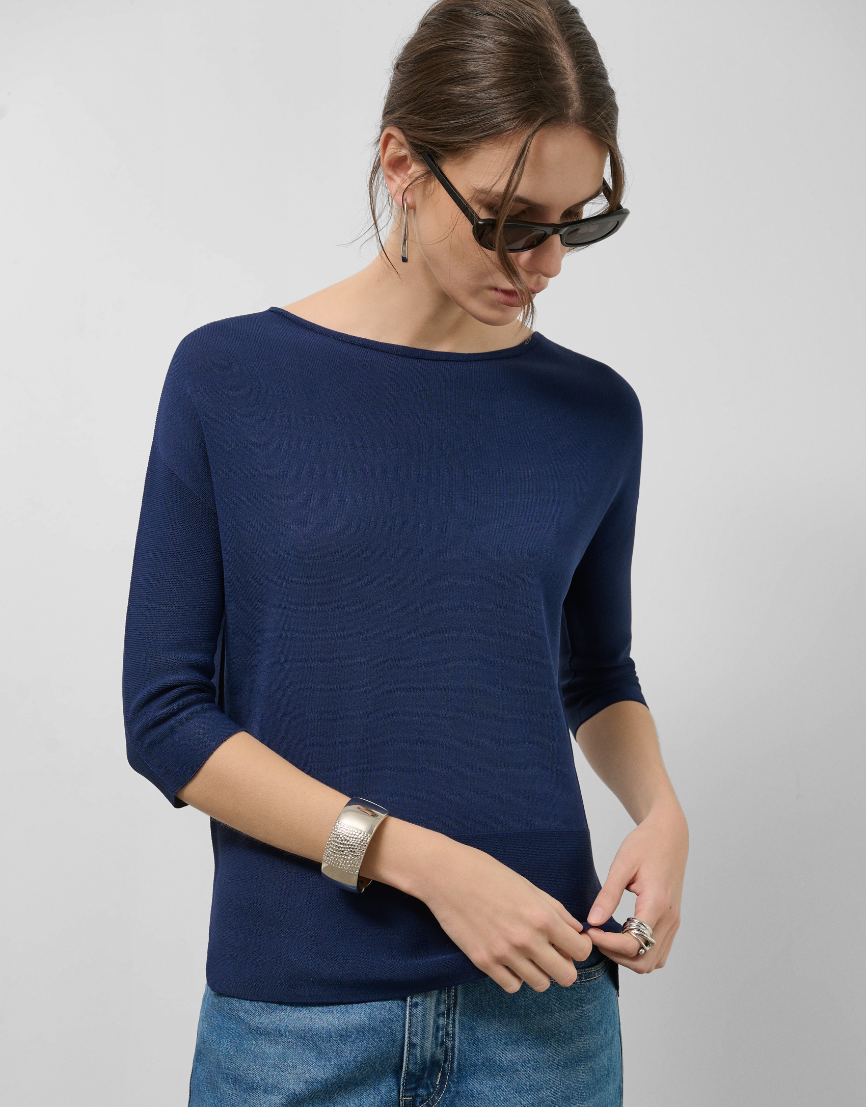 Navy blue seamless three-quarter sleeve sweater