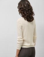 Ecru V-neck sweater with central stripe