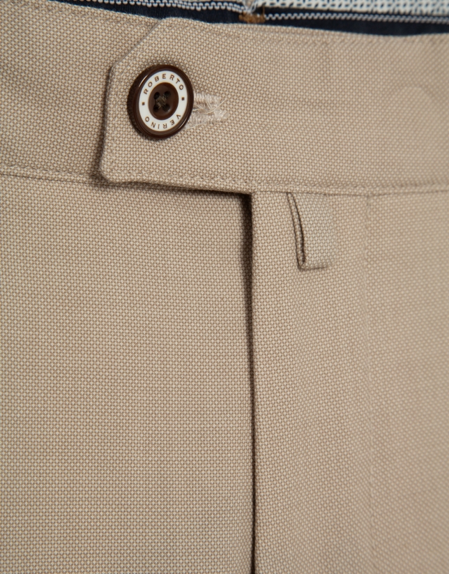 Pantalón chino ojo de perdiz color tostado claro