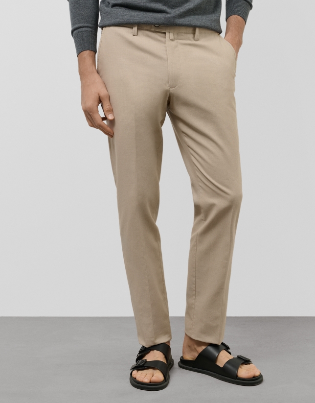 Pantalón chino ojo de perdiz color tostado claro