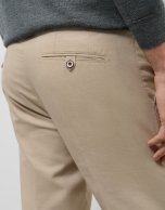 Pantalón chino ojo de perdiz color tostado claro