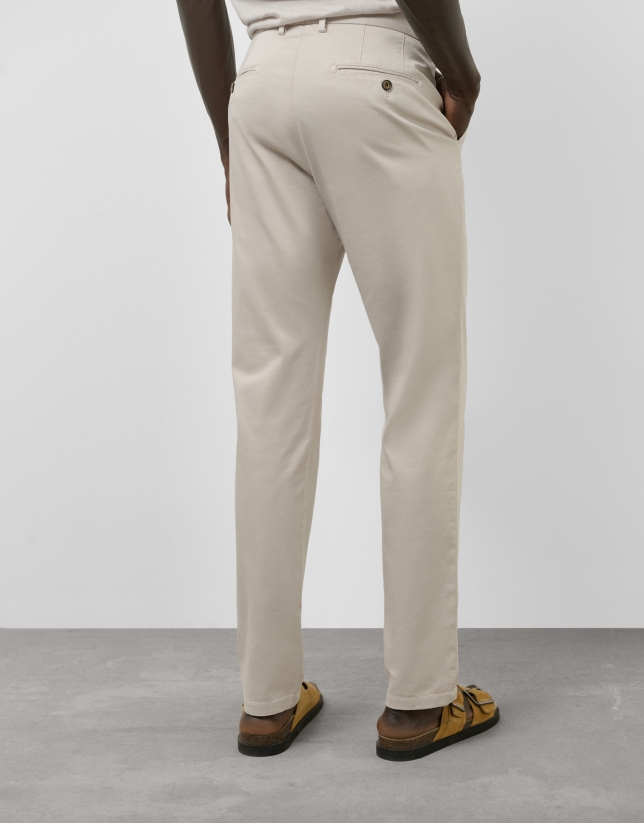 Pantalón chino regular algodón tintado beige