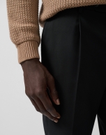 Pantalón vestir negro vuelta bajo