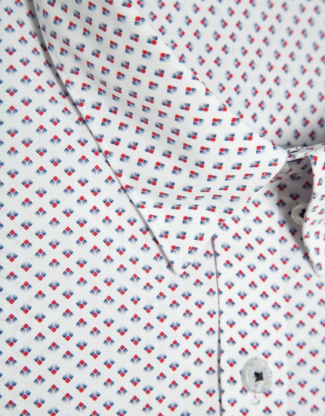 Regular white sport shirt with red/navy geometric print