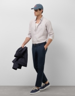 Regular white sport shirt with red/navy geometric print
