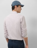 Regular white sport shirt with red/navy geometric print