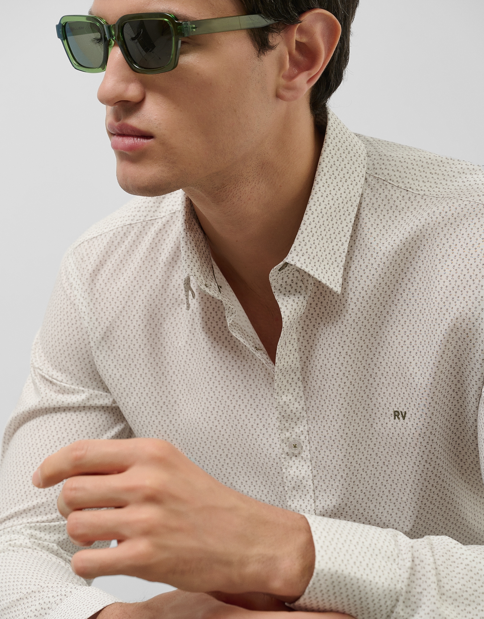 Camisa sport slim blanca estampado flor verde caqui