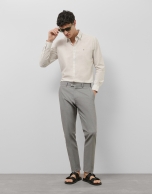 Camisa sport slim blanca estampado flor verde caqui