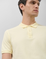 Polo piqué tintado amarillo