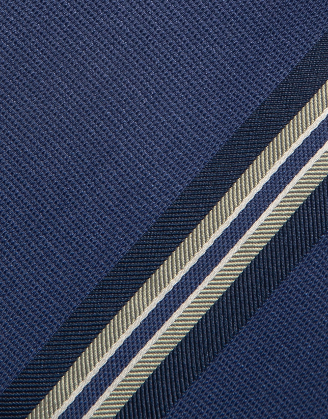Corbata seda azul con rayas caqui y plata