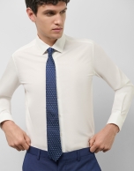 Corbata de seda azul con jacquard geom&eacute;trico plata