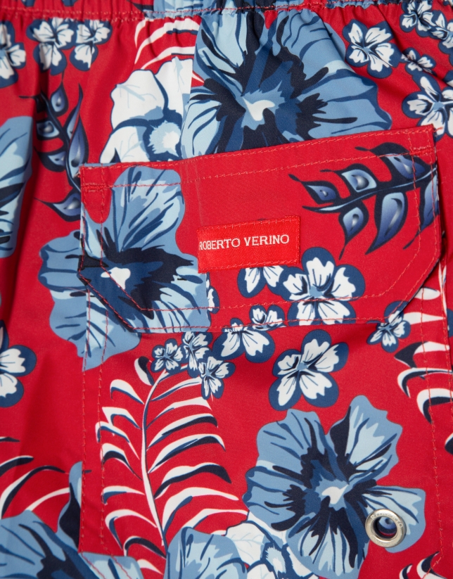 Ba&ntilde;ador estampado flores rojo y tonos azules