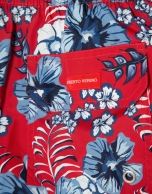 Ba&ntilde;ador estampado flores rojo y tonos azules