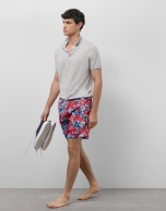 Ba&ntilde;ador estampado flores rojo y tonos azules