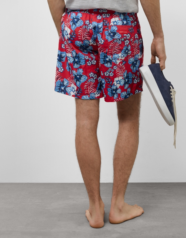 Ba&ntilde;ador estampado flores rojo y tonos azules