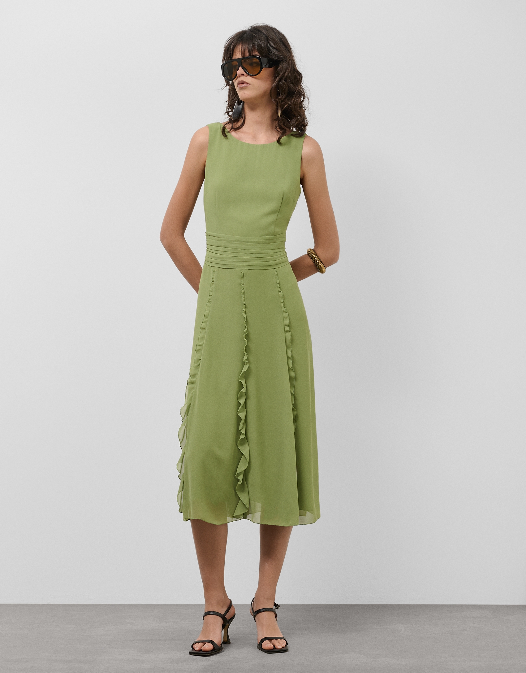 Vestido midi sin mangas con volantes en crepe georgette verde
