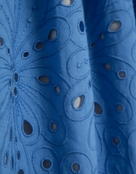 Vestido midi tirantes bordado suizo azul