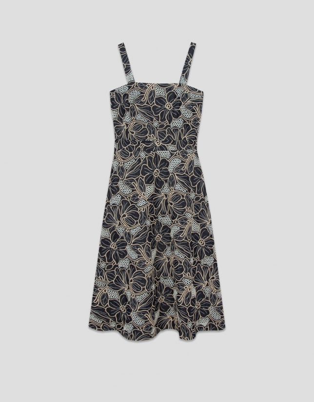 Vestido midi de tirantes en tejido vaquero azul con bordado floral y calados