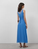 Vestido largo escote halter anudado en crepe georgette azul