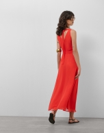 Vestido midi escote halter anudado en crepe georgette rojo