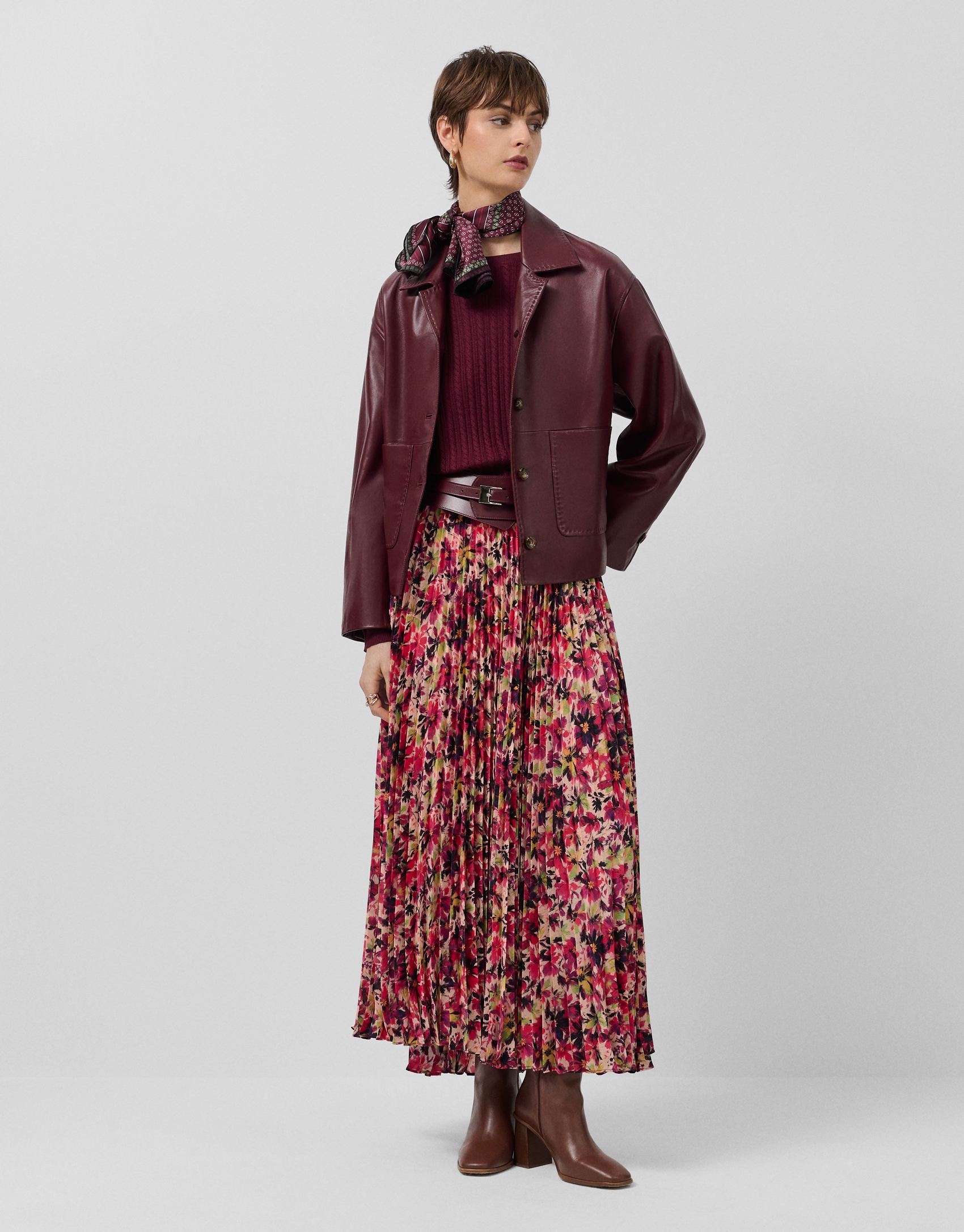 Falda midi plisada crepe georgette estampado floral berenjena