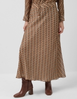Falda midi evasé crepe georgette estampado geométrico marrón