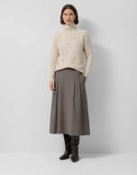 Falda midi pliegues punté cámel