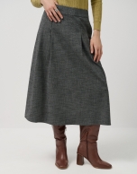 Falda midi pliegues punté gris