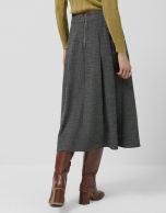 Falda midi pliegues punté gris