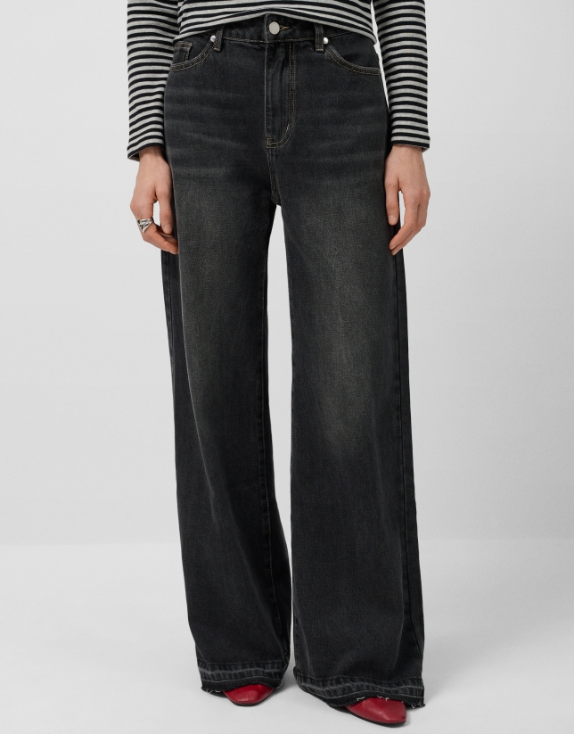 Wide-leg black jeans
