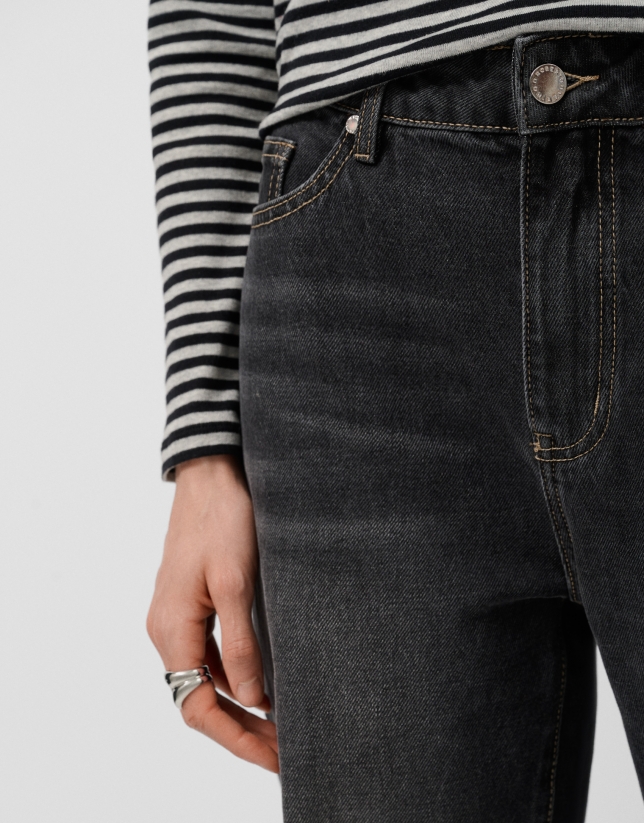 Wide-leg black jeans