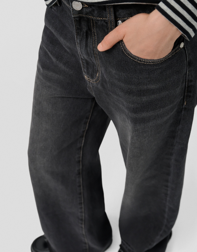 Wide-leg black jeans