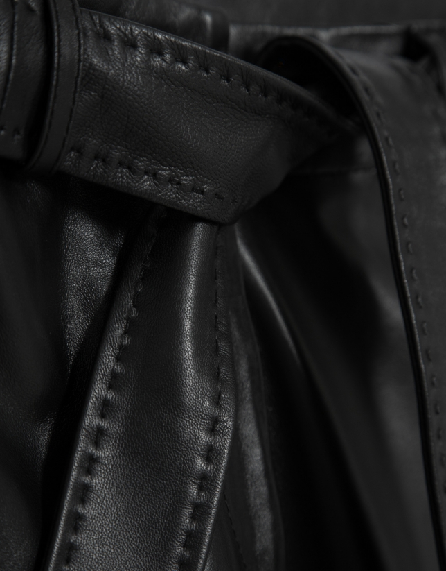 Pantalón recto napa negro con cinturón