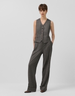 Pantalón pinzas corte masculino cuadro gales marrón
