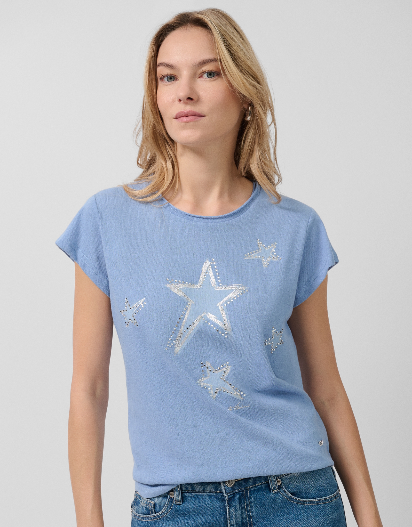 Blue light knit T-shirt with stars