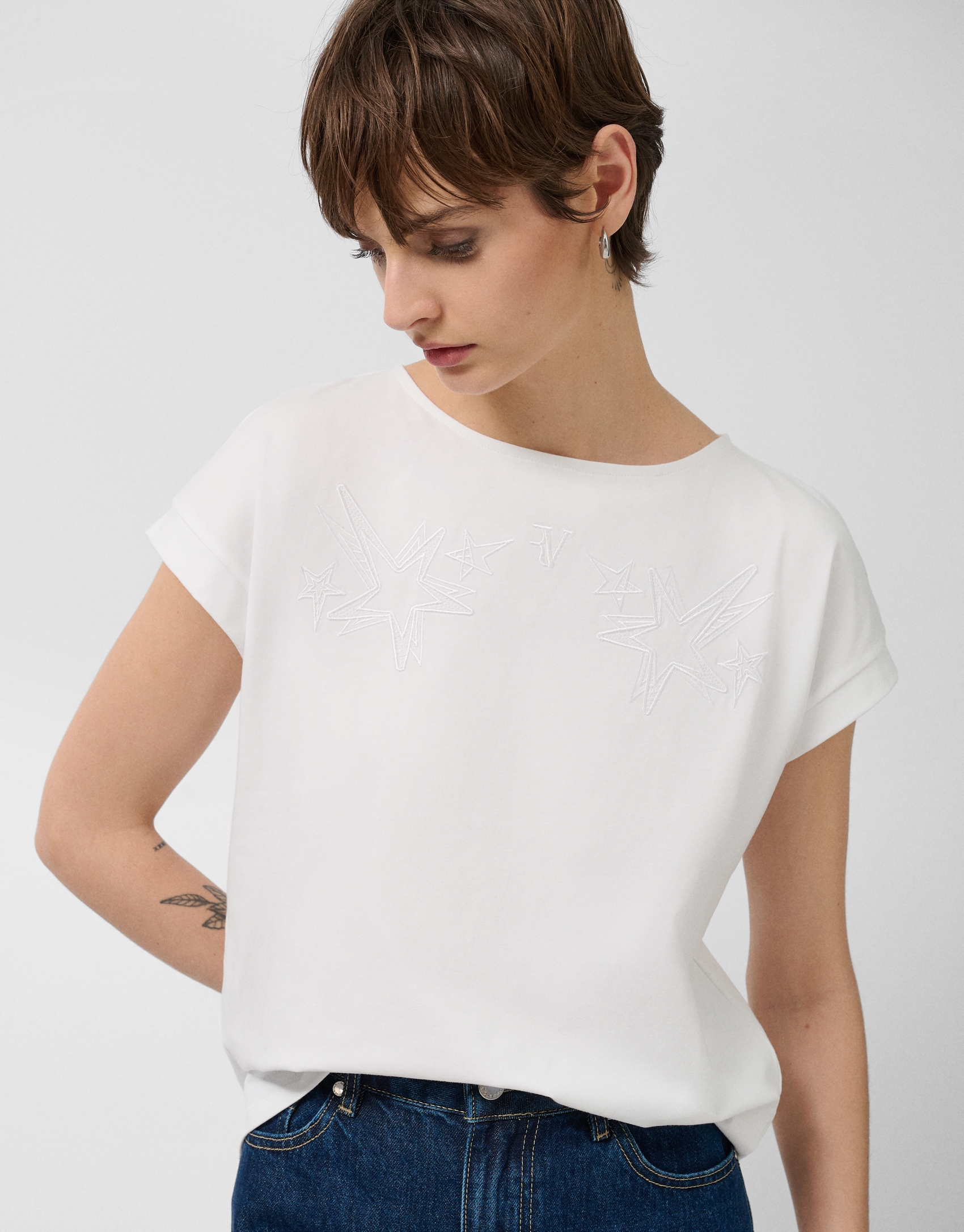 Camiseta sin mangas oversize blanca con estrellas