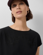 Camiseta sin mangas oversize negra con estrellas