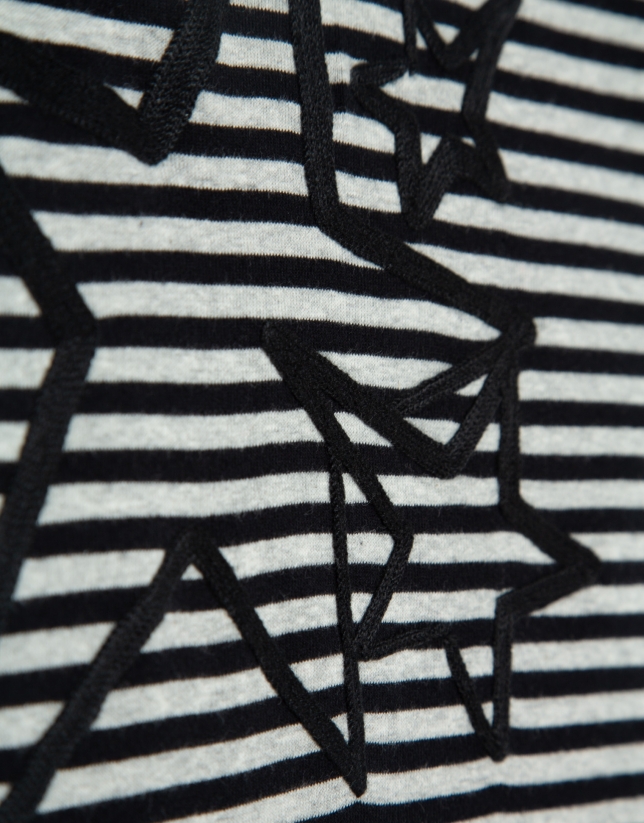 Long-sleeved T-shirt with gray stripes and stars