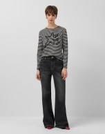 Long-sleeved T-shirt with gray stripes and stars