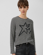 Long-sleeved T-shirt with gray stripes and stars