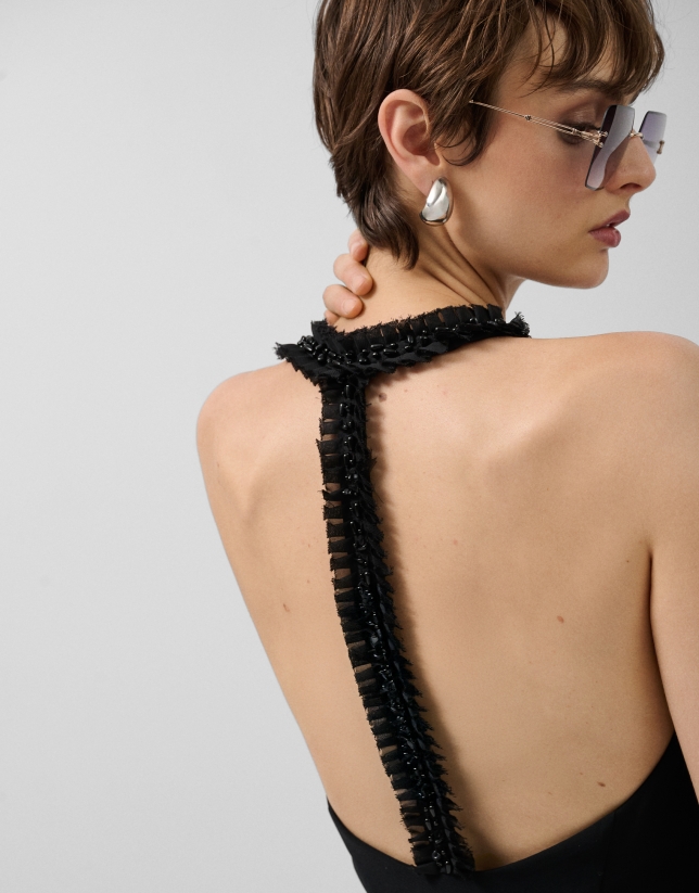 Vestido escote halter crepé negro