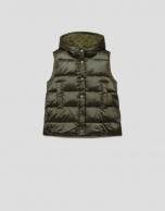 Chaleco acolchado con capucha verde