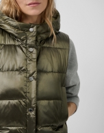 Chaleco acolchado con capucha verde