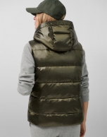 Chaleco acolchado con capucha verde